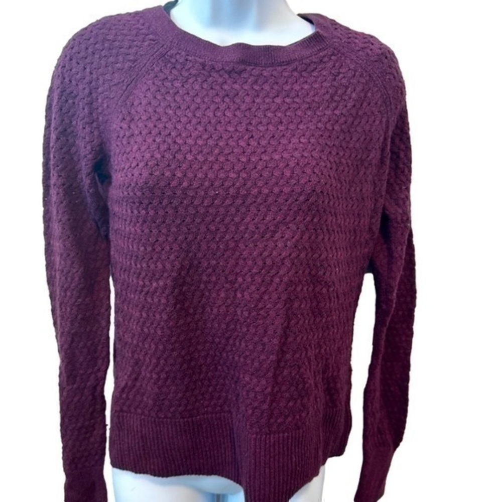 American eagle wine colored sweater with zipper in back, EUC size small
